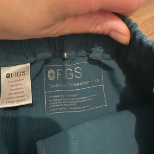 XS Caribbean blue FIGS Yola scrubs